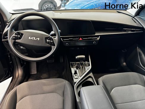 New 2025 Kia Niro LX image 12