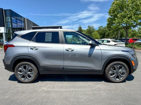 Used 2025 Kia Seltos LX AWD/4WD image 5
