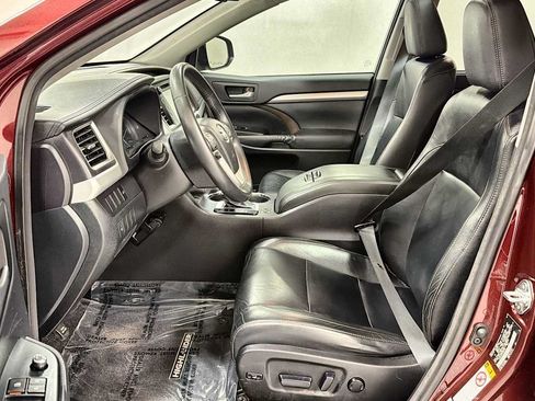Used 2014 Toyota Highlander XLE AWD/4WD image 13