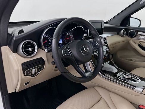 Used 2017 Mercedes-Benz GLC 300 4MATIC w/ Premium 1 Package image 9