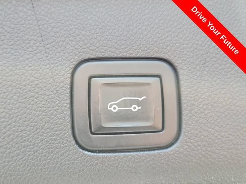 Used 2023 GMC Yukon XL Denali Ultimate AWD/4WD image 28