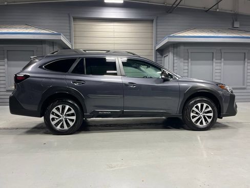 Certified 2025 Subaru Outback Premium AWD/4WD image 10