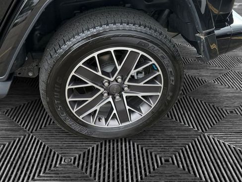 Used 2023 Jeep Wrangler Unlimited Sahara AWD/4WD image 10
