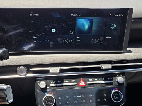 Used 2025 Hyundai Tucson Limited FWD image 19