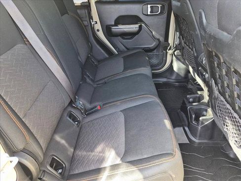 Used 2020 Jeep Gladiator Mojave AWD/4WD image 18