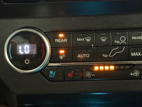 Used 2018 Ford Expedition Limited w/ Equipment Group 301A RWD image 34