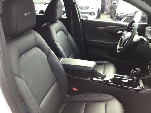 Used 2025 Buick Envista Sport Touring image 35