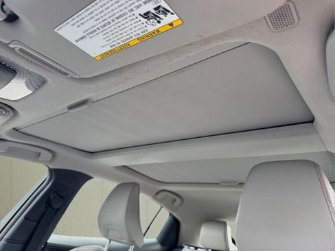 Used 2024 Toyota Prius XLE FWD image 21