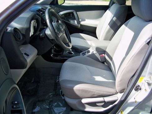 Used 2014 Toyota RAV4 EV image 13