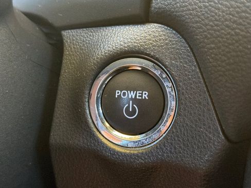 Used 2025 Toyota RAV4 XLE AWD/4WD image 25