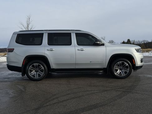 Used 2024 Jeep Wagoneer 4WD w/ Premium Group I image 30