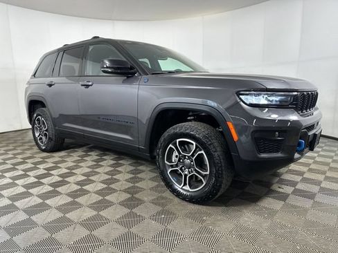 Used 2022 Jeep Grand Cherokee Trailhawk AWD/4WD image 3