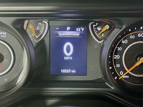 Used 2025 Jeep Gladiator Sport image 15