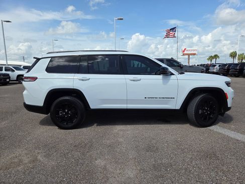 Used 2025 Jeep Grand Cherokee L Altitude AWD/4WD image 11