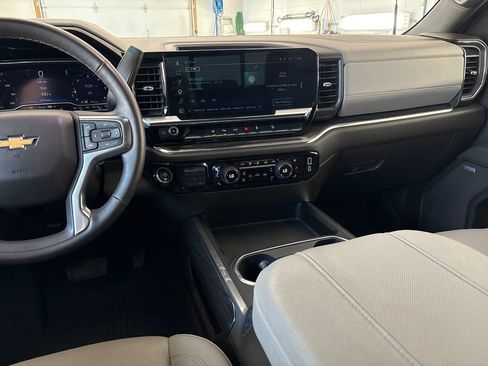 Used 2025 Chevrolet Silverado 2500 LTZ w/ LTZ Convenience Package AWD/4WD image 22
