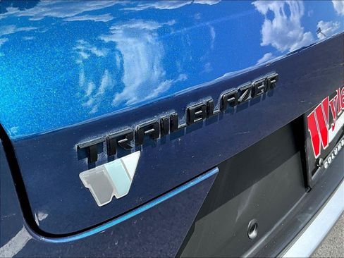 Used 2021 Chevrolet TrailBlazer LT w/ Sun and Liftgate Package FWD image 24
