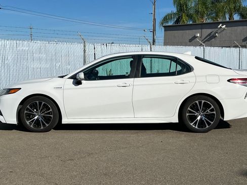 Used 2019 Toyota Camry SE w/ Audio Package FWD image 2