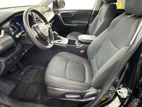 Used 2024 Toyota RAV4 LE AWD/4WD image 16