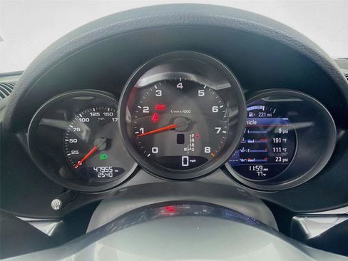 Used 2021 Porsche 718 Boxster RWD image 17
