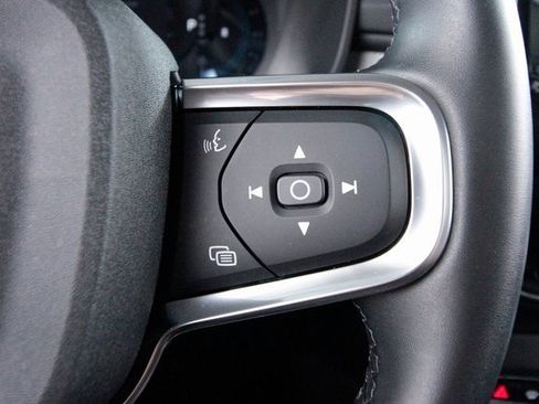 Certified 2025 Volvo XC40 B5 Plus image 18