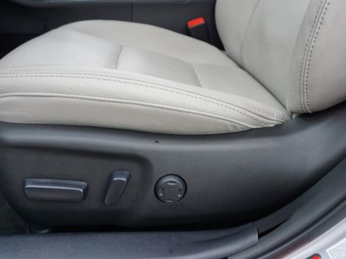 Used 2013 Toyota Avalon XLE image 22