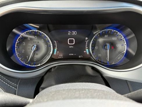 Used 2025 Chrysler Pacifica Limited FWD image 32