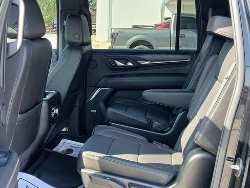Used 2022 GMC Yukon XL Denali image 7