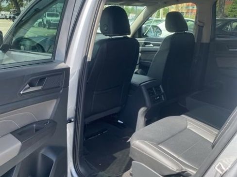 Used 2023 Volkswagen Atlas SE w/ Black Wheel Package FWD image 8