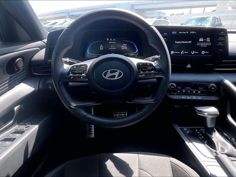 Used 2025 Hyundai Elantra Sport FWD image 12