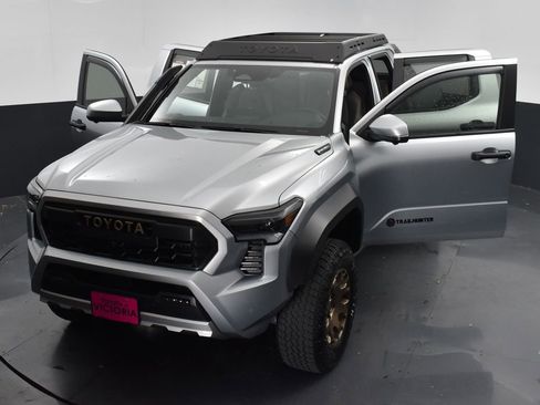 Used 2024 Toyota Tacoma Trailhunter image 23