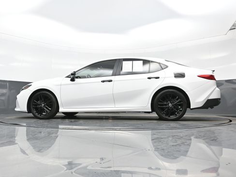 Used 2025 Toyota Camry LE w/ Convenience Package image 29