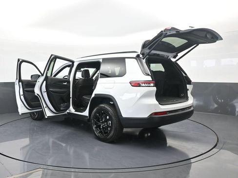 Used 2025 Jeep Grand Cherokee L Laredo image 67