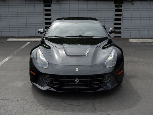 Used 2014 Ferrari F12 Berlinetta RWD image 2