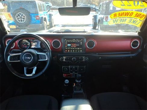 Certified 2022 Jeep Wrangler Unlimited Rubicon w/ Cold Weather Group image 18