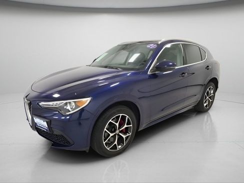 Used 2021 Alfa Romeo Stelvio Ti AWD/4WD image 3