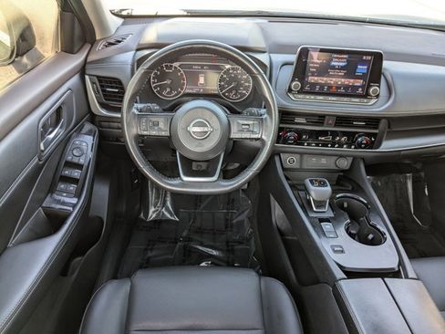 Used 2023 Nissan Rogue SV w/ SV Premium B Package image 17