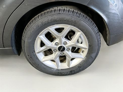 Used 2025 Kia Soul LX w/ LX Technology Package image 11