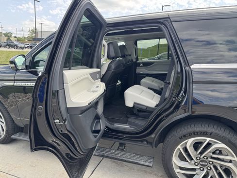 Used 2026 Lincoln Navigator Reserve AWD/4WD image 6