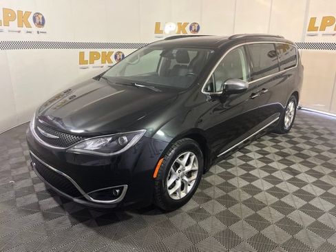 Used 2020 Chrysler Pacifica Limited FWD image 7