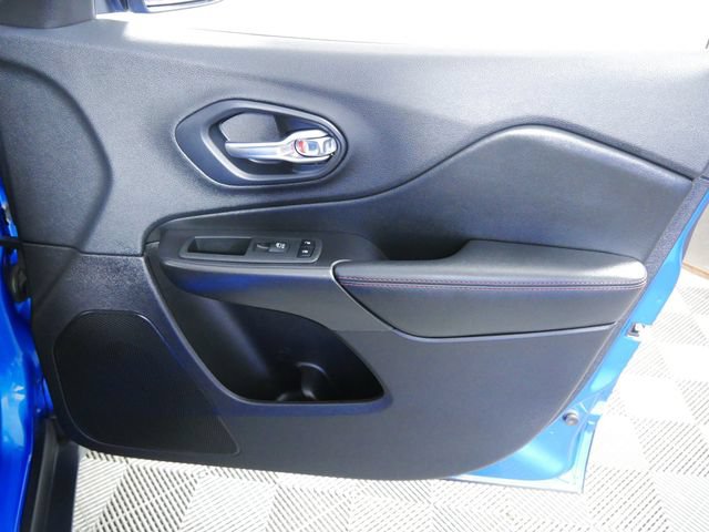 Used 2020 Jeep Cherokee Trailhawk w/ Comfort/Convenience Group AWD/4WD image 13
