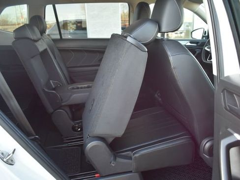 Used 2023 Volkswagen Tiguan SE image 40