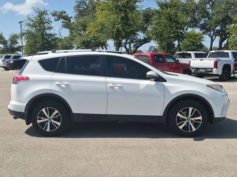Used 2017 Toyota RAV4 XLE FWD image 6