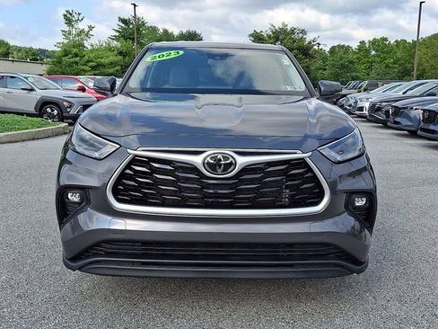 Used 2023 Toyota Highlander LE AWD/4WD image 2