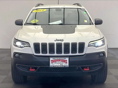 Used 2019 Jeep Cherokee Trailhawk w/ Cold Weather Group AWD/4WD image 2