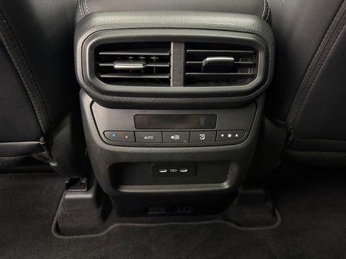 Used 2025 Honda Pilot Touring image 32