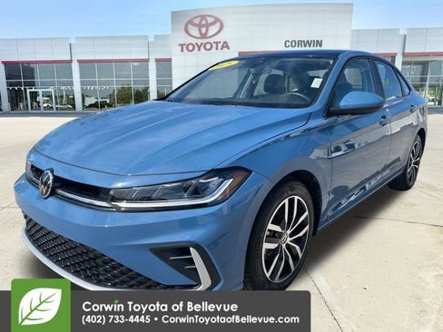 Used 2025 Volkswagen Jetta SE FWD image 7