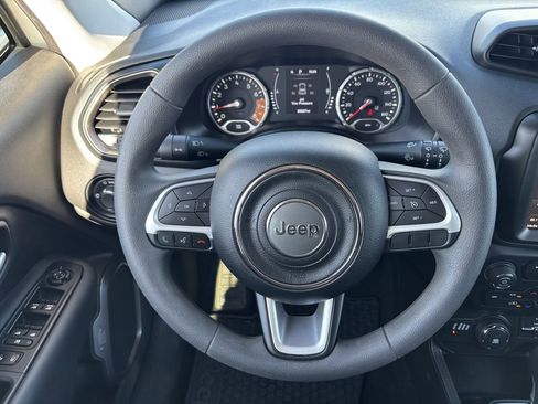 Used 2023 Jeep Renegade Latitude image 14