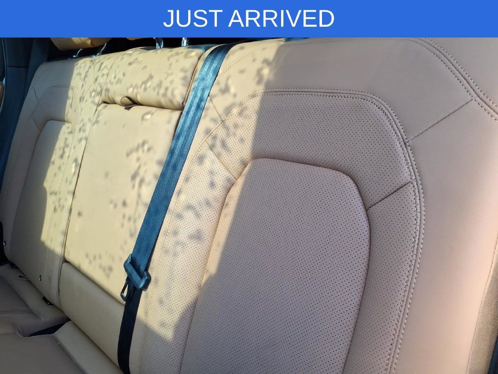 Used 2023 Land Rover Defender 110 SE AWD/4WD image 10