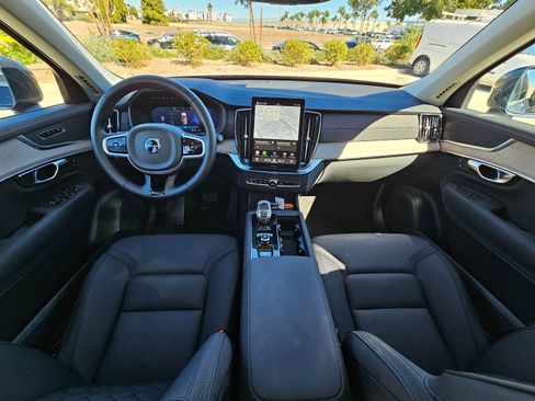 Used 2025 Volvo XC90 B6 Plus image 24