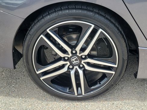 Used 2017 Honda Accord Sport image 9